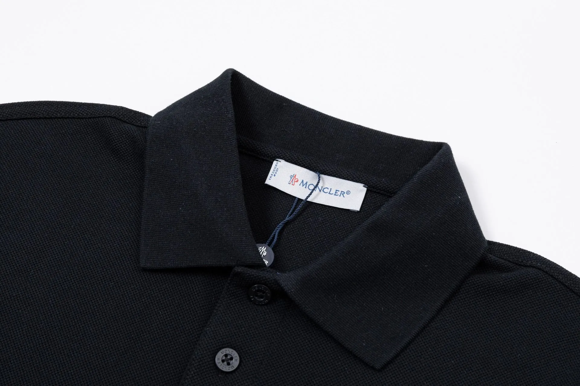 Moncler POLO Polo Polo Classic ， 。 Polo ， Classic 。Classic ， 。 。 ：Black White Navy Blue Size：MLXLXXL